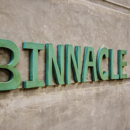 Binnacle Negombo Esterno foto