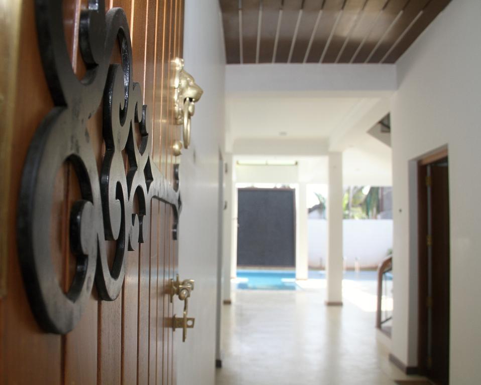 Binnacle Negombo Esterno foto