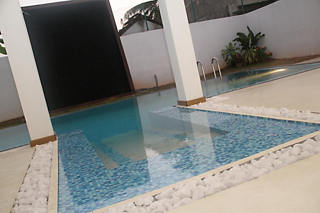 Binnacle Negombo Esterno foto